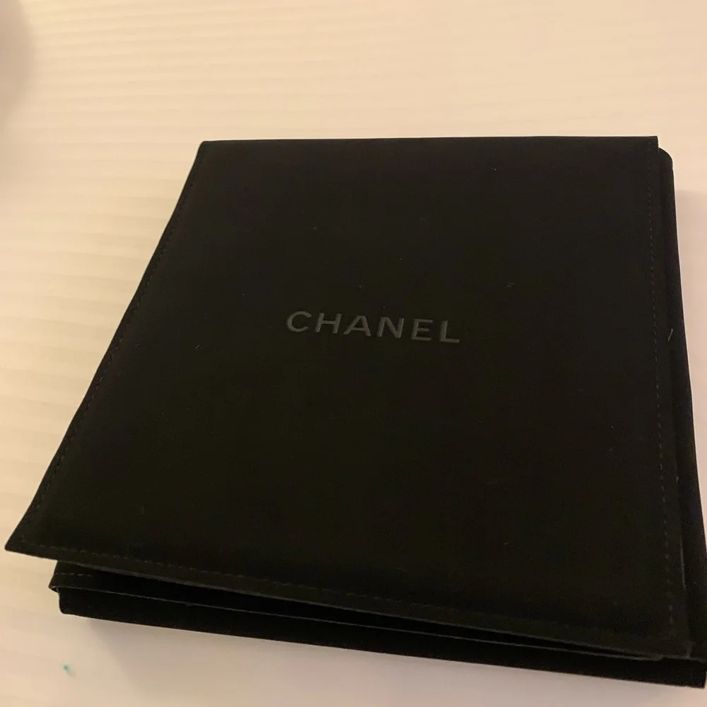 Authentic Brand new,authentic Chanel White Pearl Necklace with pouch, box,ribbon - Picture 5 of 13